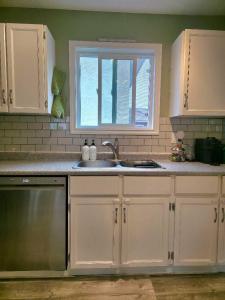 111 SITAR CRESCENT, Hinton, Alberta T7V 1S6, Canada