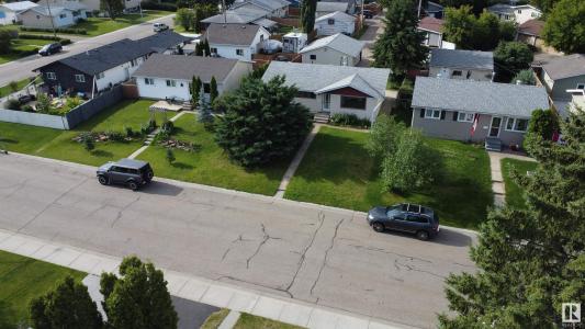 21 CAMELOT AVENUE, Leduc, 阿爾伯塔 T9E 4M4, 加拿大