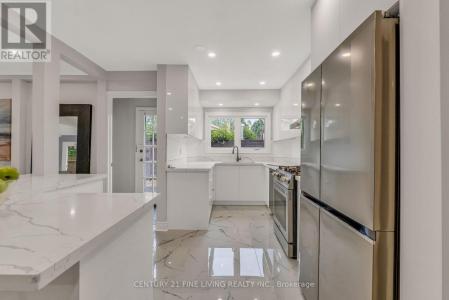 46 ROSSBURN DRIVE, Toronto (etobicoke West Mall), Ontario M9C 2P8, Canada