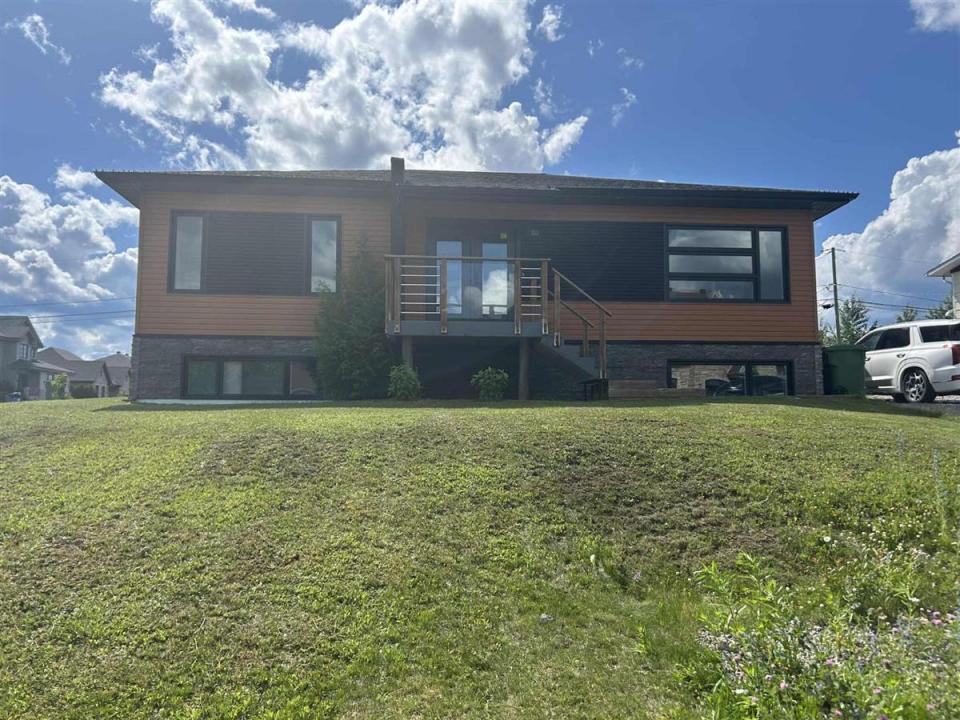 80  Av. Victor, Rouyn-Noranda, Quebec J0Z 1Y1, Canada