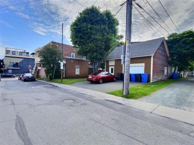 404 Rue LaFontaine, Rivière-du-Loup, Quebec G5R 3B7, Canada