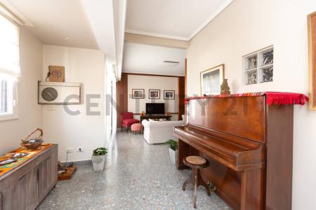 Av Diaz Vélez 3900, Almagro, Capital Federal 00001, Argentina