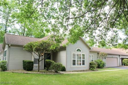 9 Hunters Woods Boulevard unit: B, Canfield, 俄亥俄州 44406, 美國