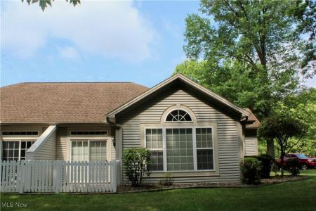9 Hunters Woods Boulevard unit: B, Canfield, 俄亥俄州 44406, 美國