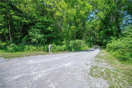 6952 New Castle Road, Lowellville, Ohio 44436