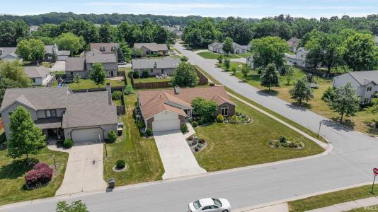 8406 Hunters Knoll Run, Fort Wayne, Indiana 46825-6405, USA