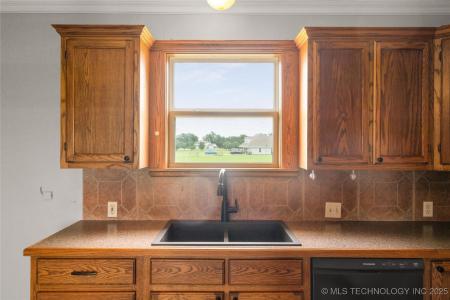 1720 S Chickasaw Avenue, Haskell, Oklahoma 74436