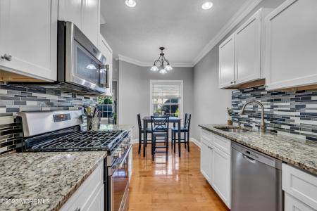 1602 Wagon Wheel Ct., Freehold, Нью-Джерси 07728, Соединенные Штаты