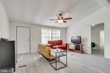 4258 Airline Parkway, Chantilly, Wirginia 20151, USA