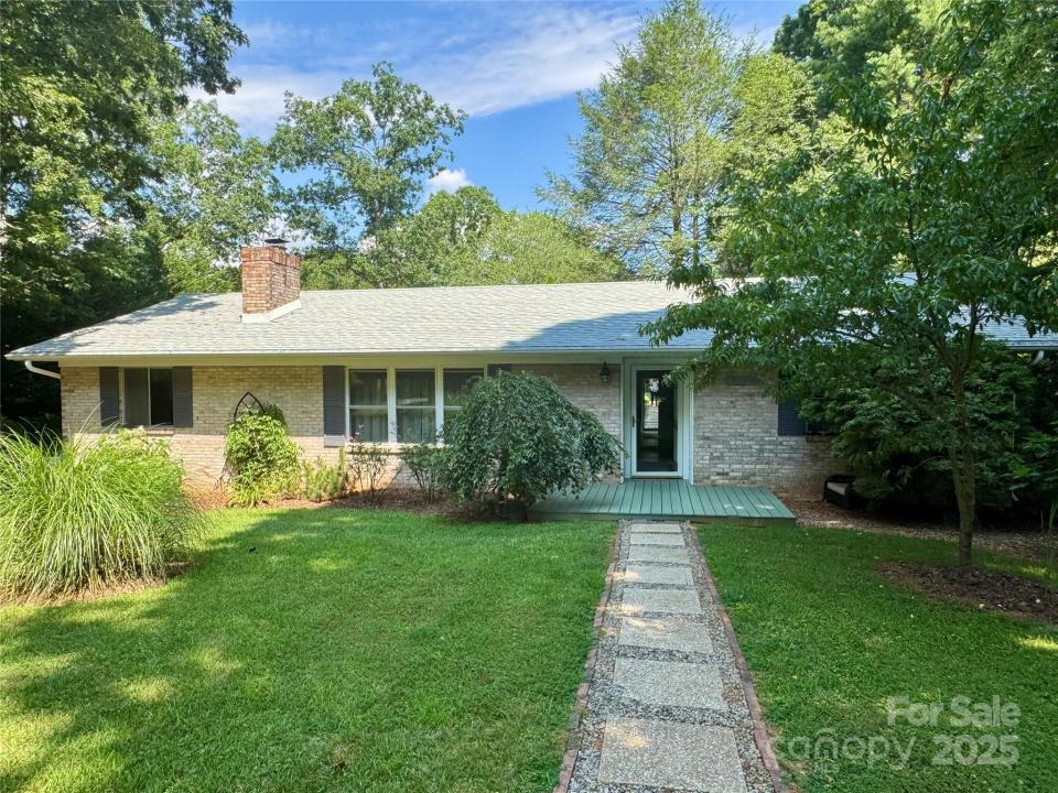 206 Rock Hill Avenue, Hendersonville, North Carolina 28792