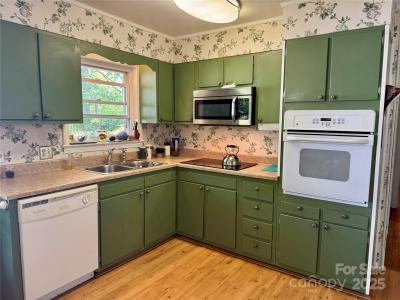 206 Rock Hill Avenue, Hendersonville, North Carolina 28792