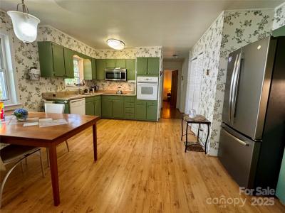 206 Rock Hill Avenue, Hendersonville, North Carolina 28792