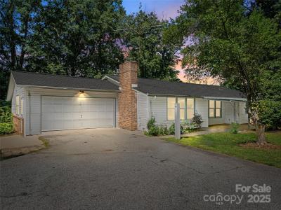 165 Crestview Drive, Hendersonville, NC 28791, USA