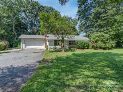 165 Crestview Drive, Hendersonville, Carolina Do Norte 28791, Estados Unidos