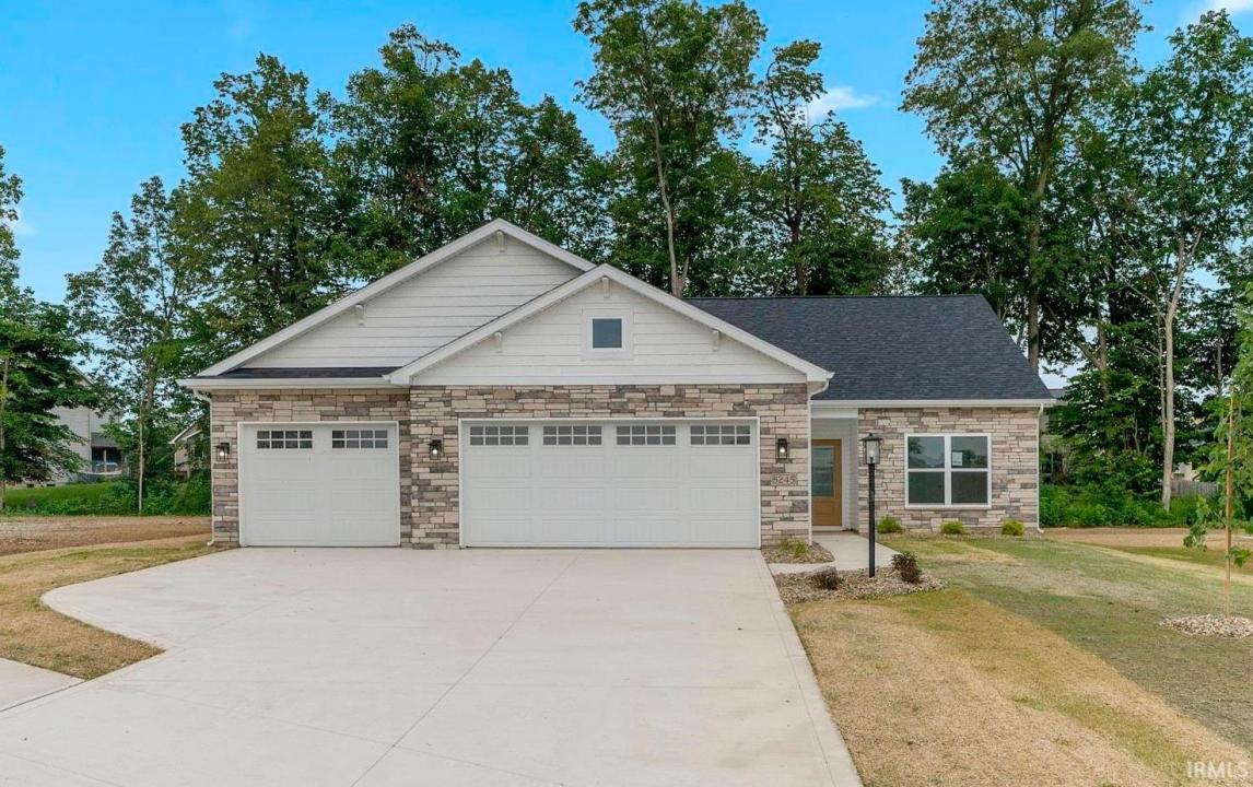 8245 Caverango Boulevard, Fort Wayne, Indiana 46815, USA