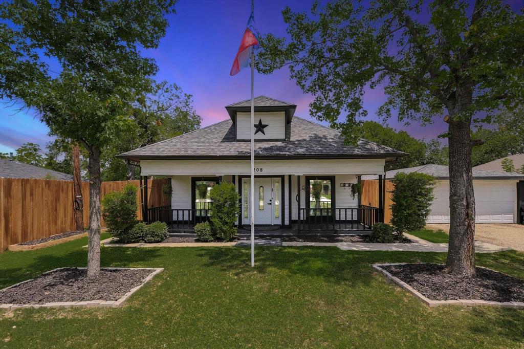 208 S 5th Street, Sanger, Texas 76266, Estados Unidos