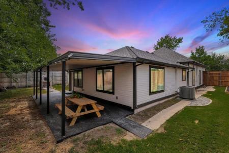 208 S 5th Street, Sanger, Texas 76266, Estados Unidos