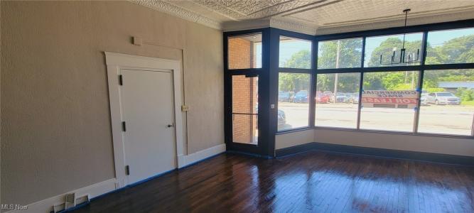 5017 Detroit Avenue, Cleveland, Ohio 44102, USA