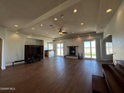 8127 W Ave E12, Lancaster, كاليفورنيا 93536, الولايات المتحدة