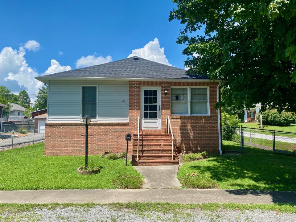 1915 E Oak St, W Frankfort, Illinois 62896