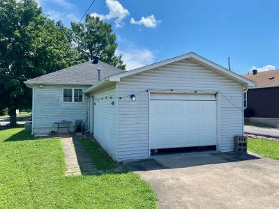 1915 E Oak St, W Frankfort, Illinois 62896