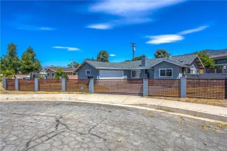 1374 Bernard Ct, San Bernardino, Kaliforniya 92404, Amerika Birleşik Devletleri