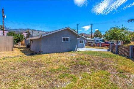 1374 Bernard Ct, San Bernardino, Kaliforniya 92404, Amerika Birleşik Devletleri