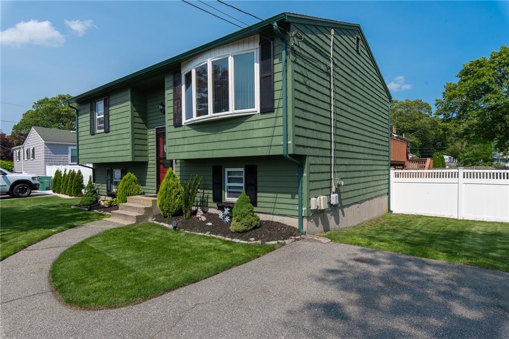 14 Gateway Court, Warwick, Rhode Island 02889