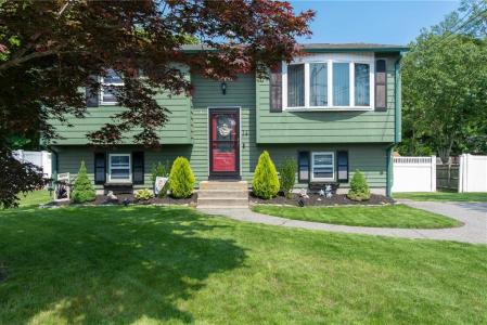 14 Gateway Court, Warwick, Rhode Island 02889