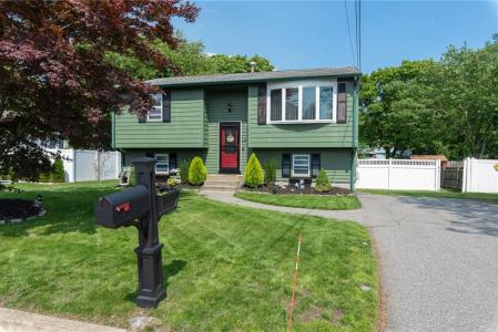 14 Gateway Court, Warwick, RI 02889, USA