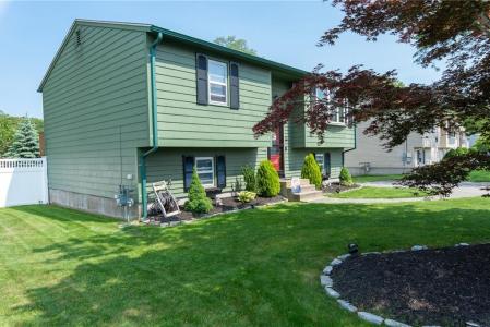 14 Gateway Court, Warwick, Rhode Island 02889