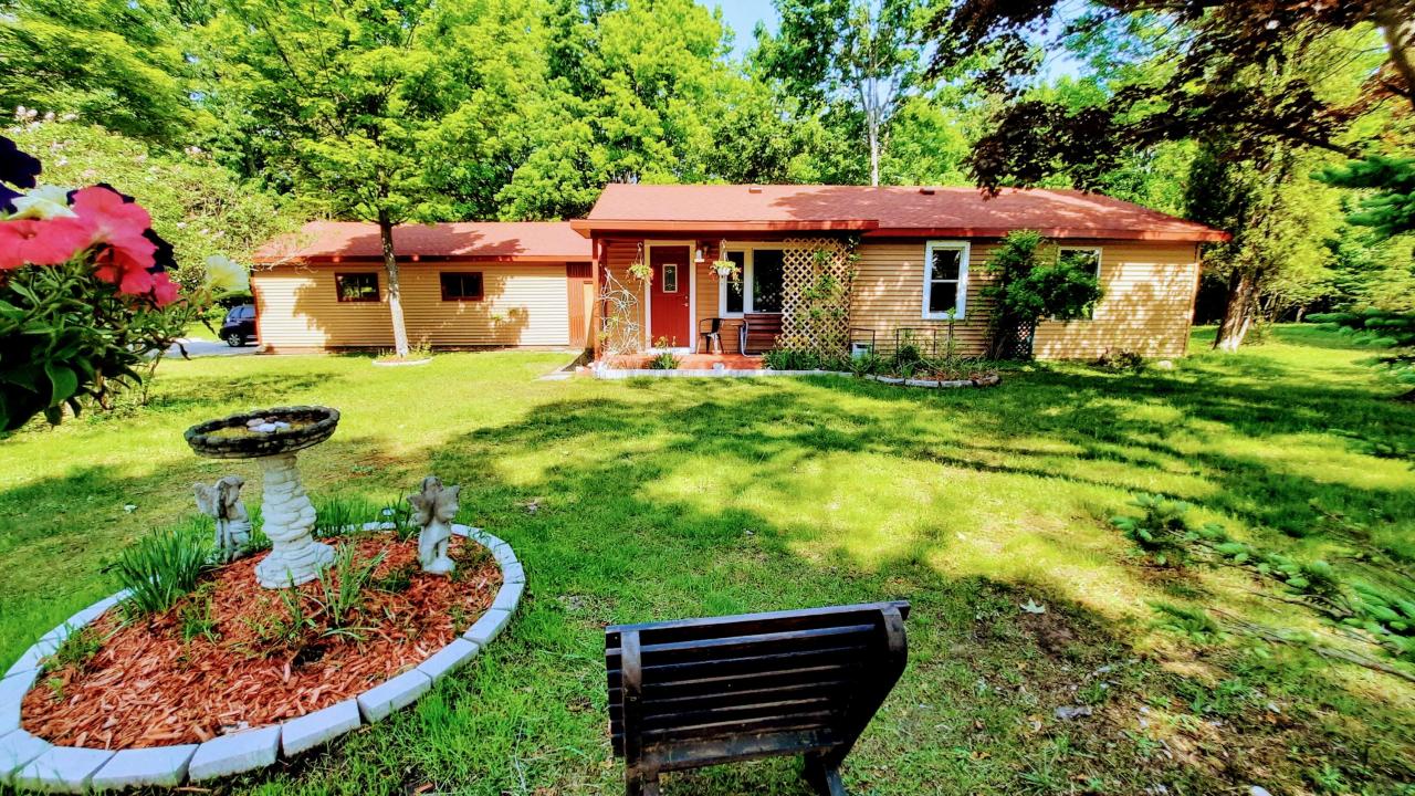 8424 Third Street, Onekama, Michigan 49675, Estados Unidos