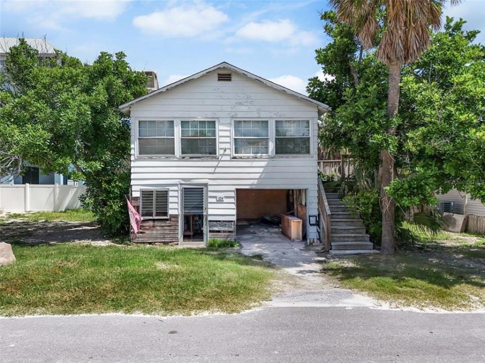 104 10th Street S, Bradenton Beach, Florida 34217