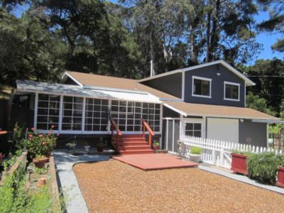 1458 Oakleaf Drive, Royal Oaks, California 95076, USA