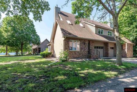 1607 Pleasant View Drive, North Mankato, Minnesota 56003