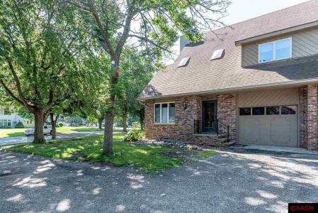1607 Pleasant View Drive, North Mankato, Minnesota 56003