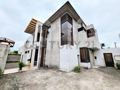 Urb. Sta. Cecilia 27, Guayaquil, Guayas 00001, Ecuador