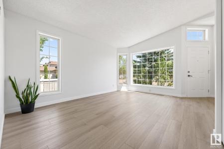 11453 9 AVENUE NW, Edmonton, Alberta T6J 6X8, Canadá