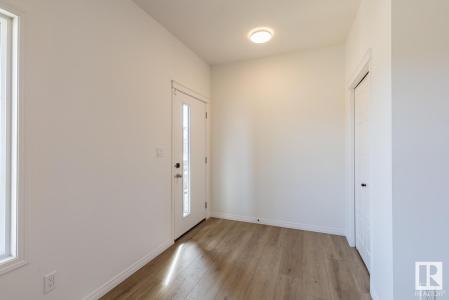 32 RESPLENDENT WAY, St. Albert, Alberta T8N 8B3, Kanada