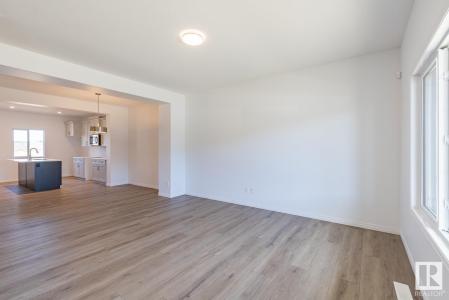 32 RESPLENDENT WAY, St. Albert, Alberta T8N 8B3, Kanada