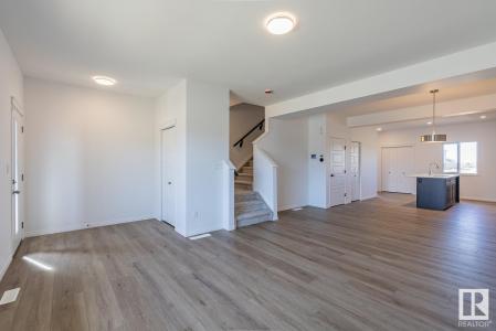 32 RESPLENDENT WAY, St. Albert, Alberta T8N 8B3, Canada
