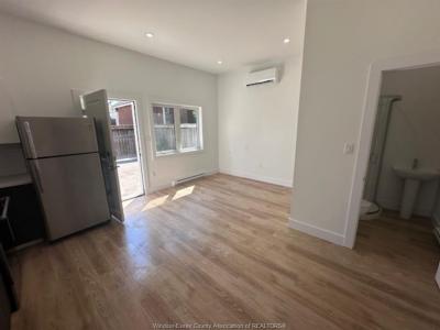 1227 CURRY AVENUE, Windsor, Ontario N9B 2C8, Kanada