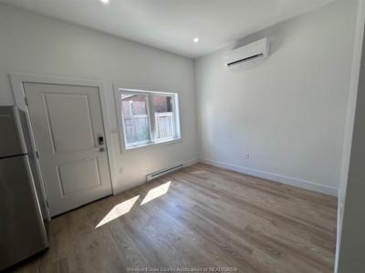 1227 CURRY AVENUE, Windsor, Ontario N9B 2C8, Kanada