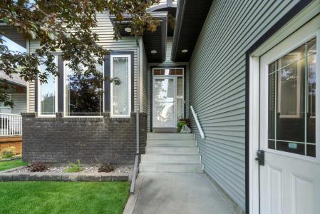 44 VAN DORP STREET, Red Deer, 앨버타주 T4R 0G3, 캐나다
