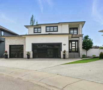 81 LARRATT CLOSE, Red Deer, Alberta T4R 0S6, Canada