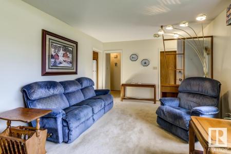 16523 79A AVENUE NW, Edmonton, Alberta T5R 3J2, Canada