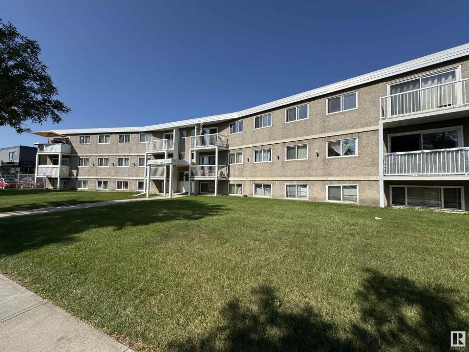 8930 149 STREET NW, Edmonton, Alberta T5R 1B8, Canada