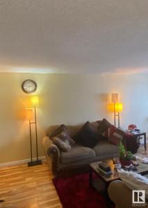 8930 149 STREET NW, Edmonton, Alberta T5R 1B8, Canada