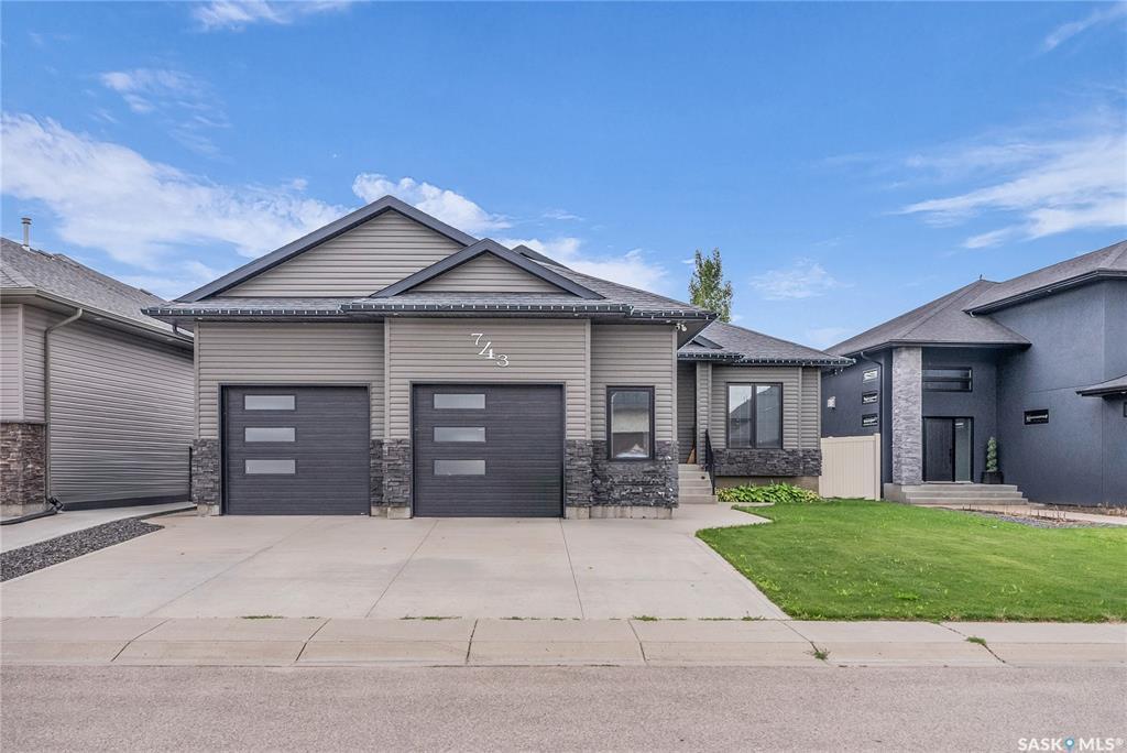 743 KLOPPENBURG COURT, Saskatoon, Saskatchewan S7W 0P2, CANADÁ