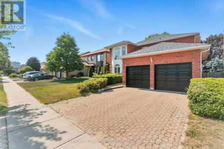 34 HENDERSON DRIVE, Whitby (pringle Creek), Ontario L1N 7Y6, Canada